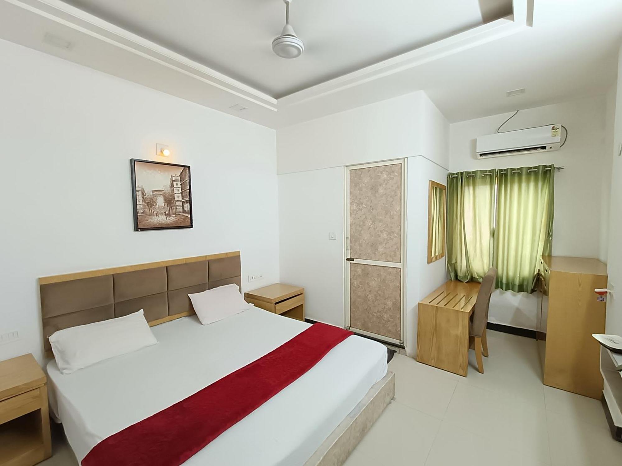 Usha Residency Hotel Bhuj Exterior photo