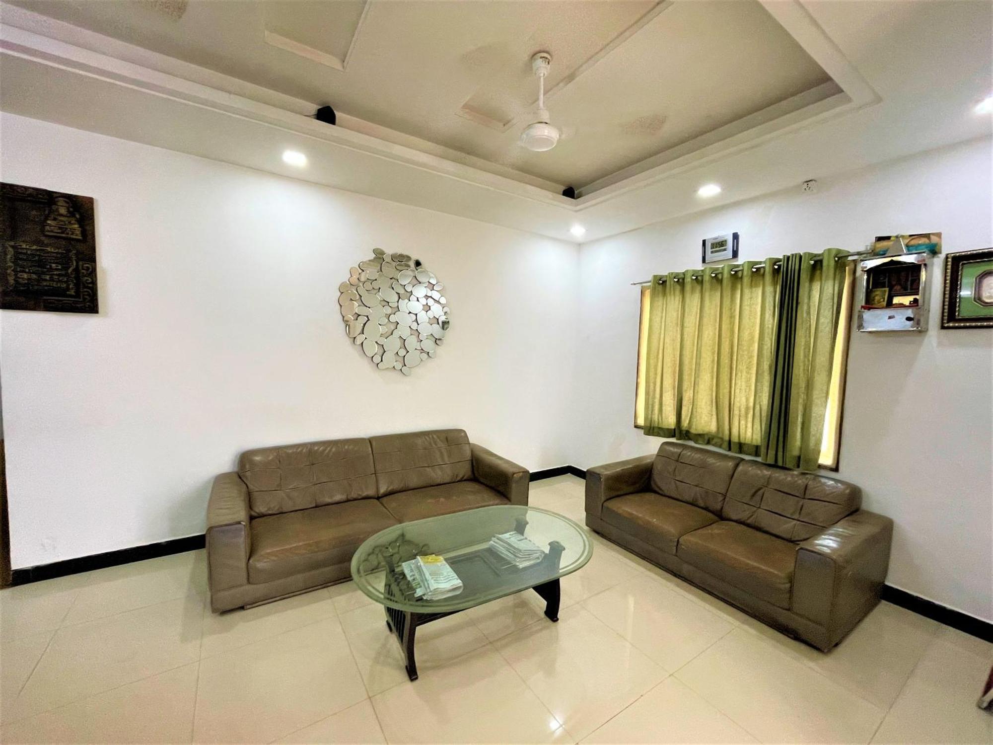 Usha Residency Hotel Bhuj Exterior photo