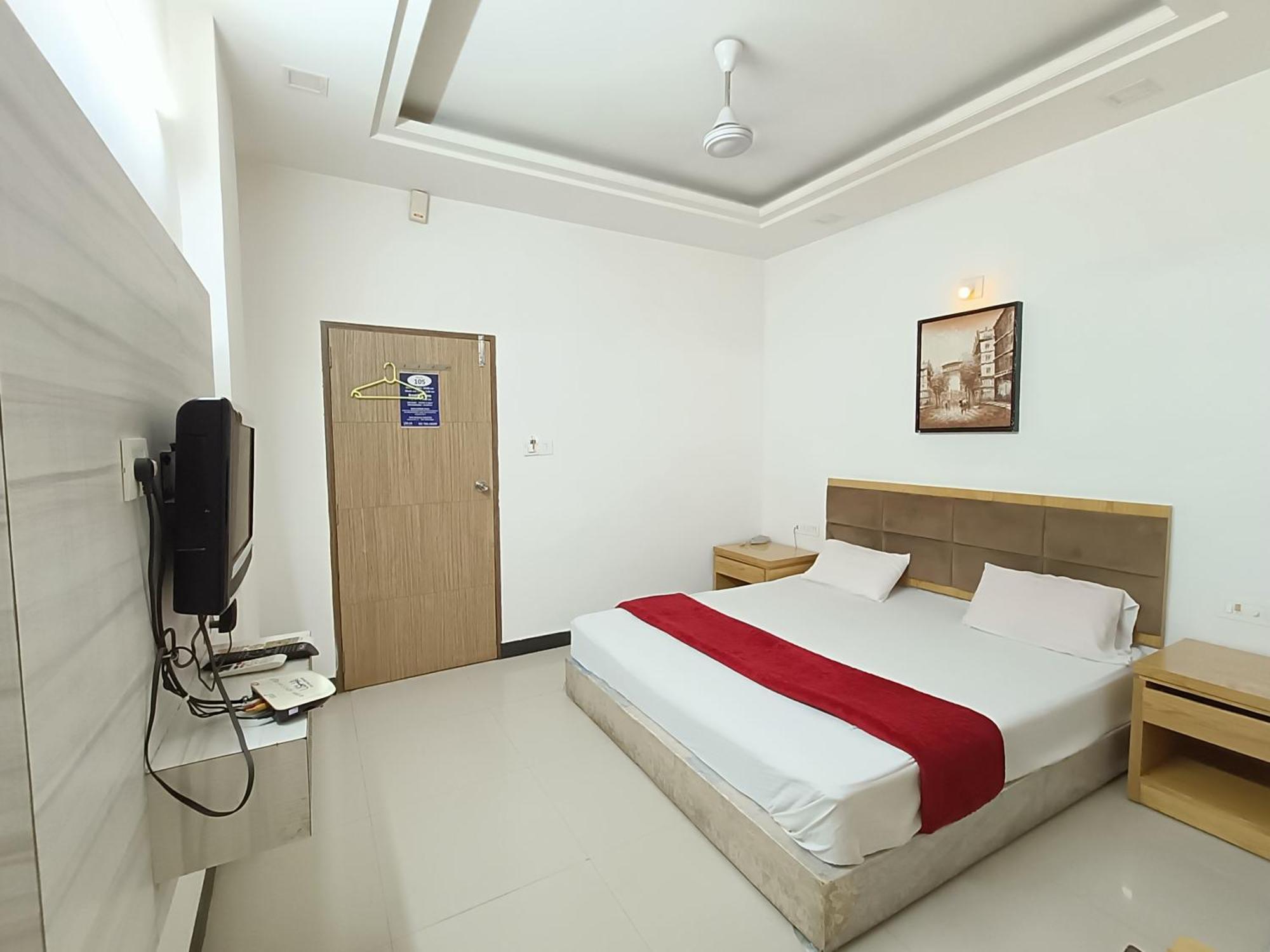 Usha Residency Hotel Bhuj Exterior photo